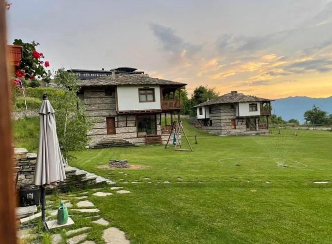 Leshten Guest Homes Esterno foto