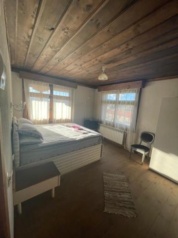 Leshten Guest Homes Esterno foto