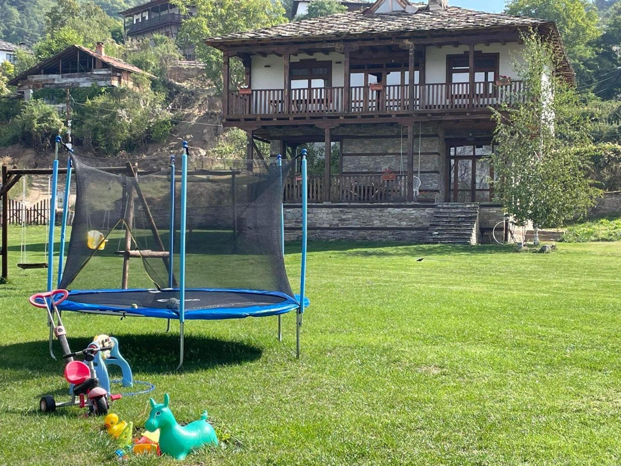 Leshten Guest Homes Esterno foto