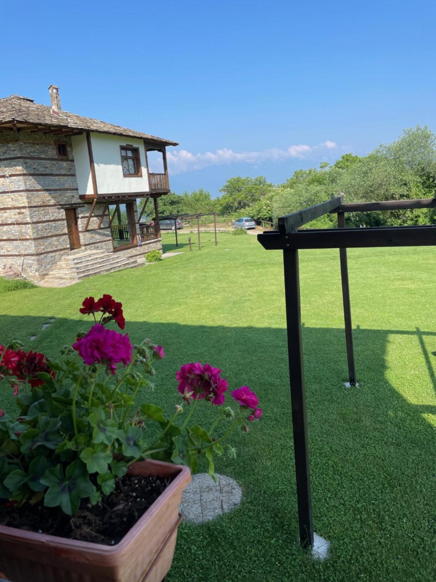 Leshten Guest Homes Esterno foto