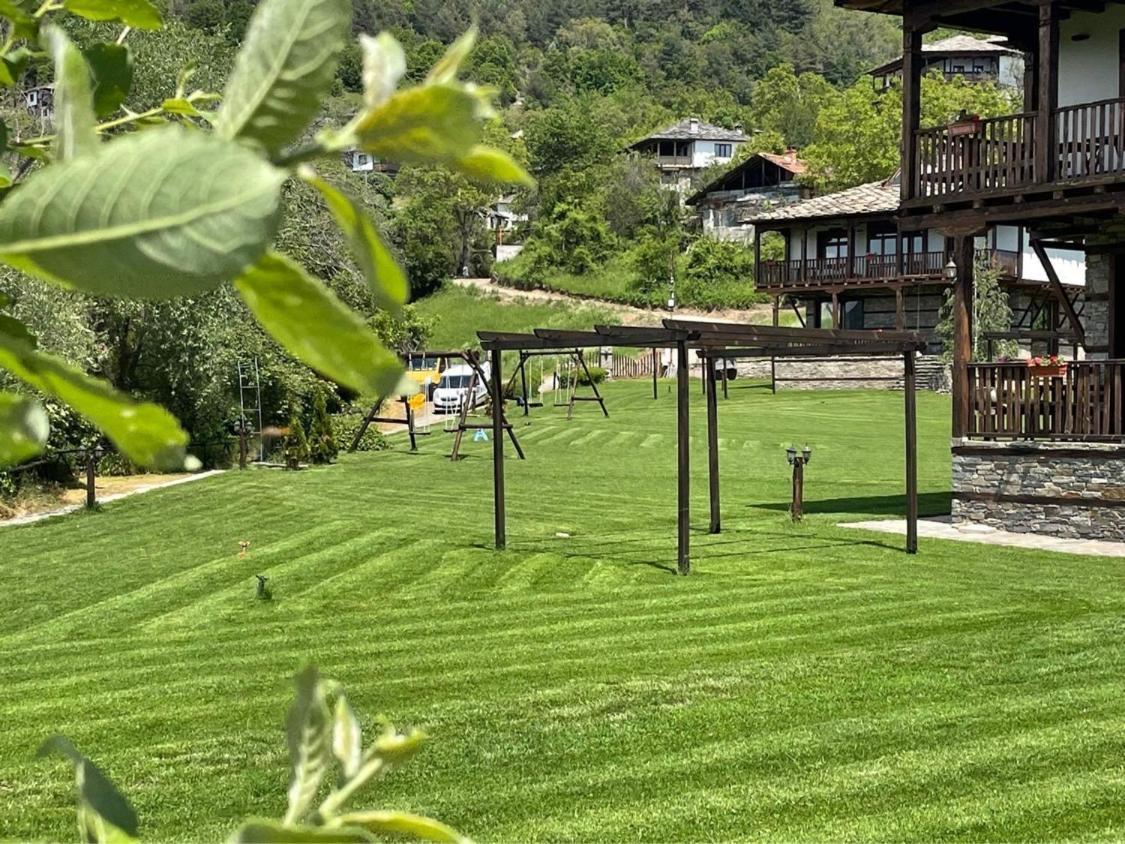 Leshten Guest Homes Esterno foto