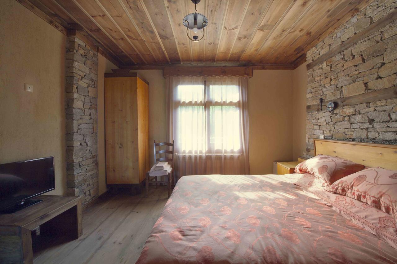 Leshten Guest Homes Esterno foto