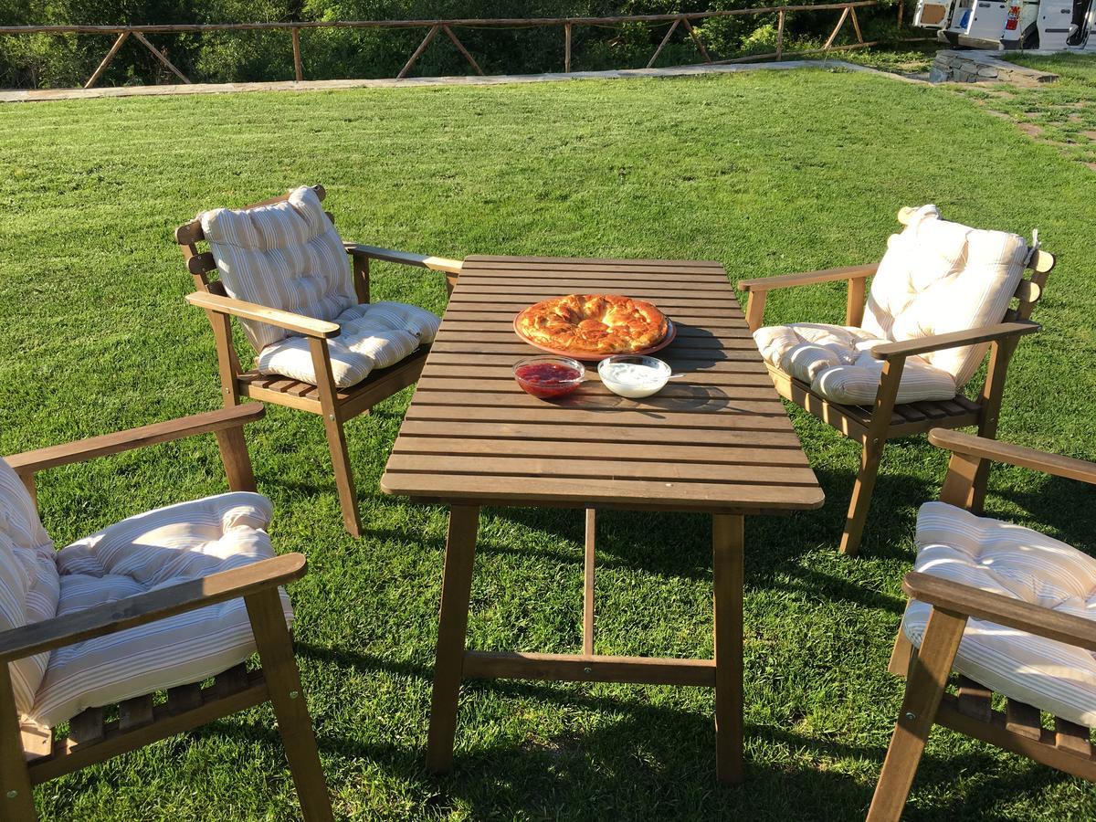 Leshten Guest Homes Esterno foto